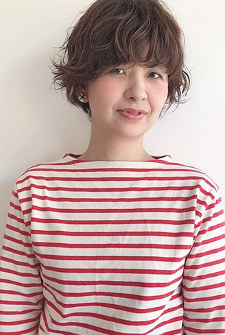 女性スタッフ
